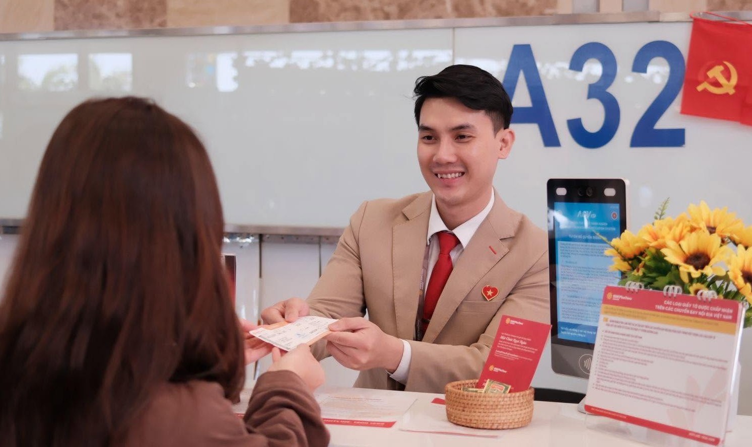 Check-in và nhận boarding pass